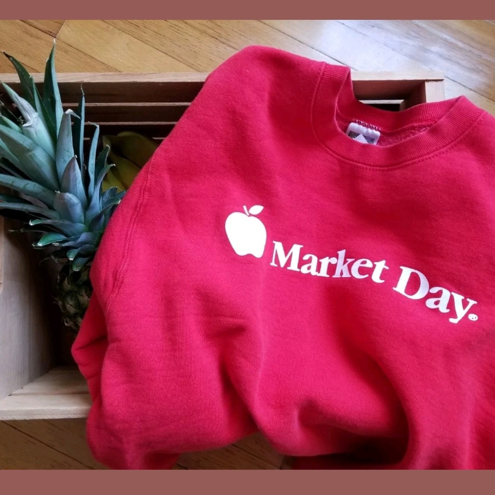 Vintage Farmers Market Day Red Apple Sweatshirt